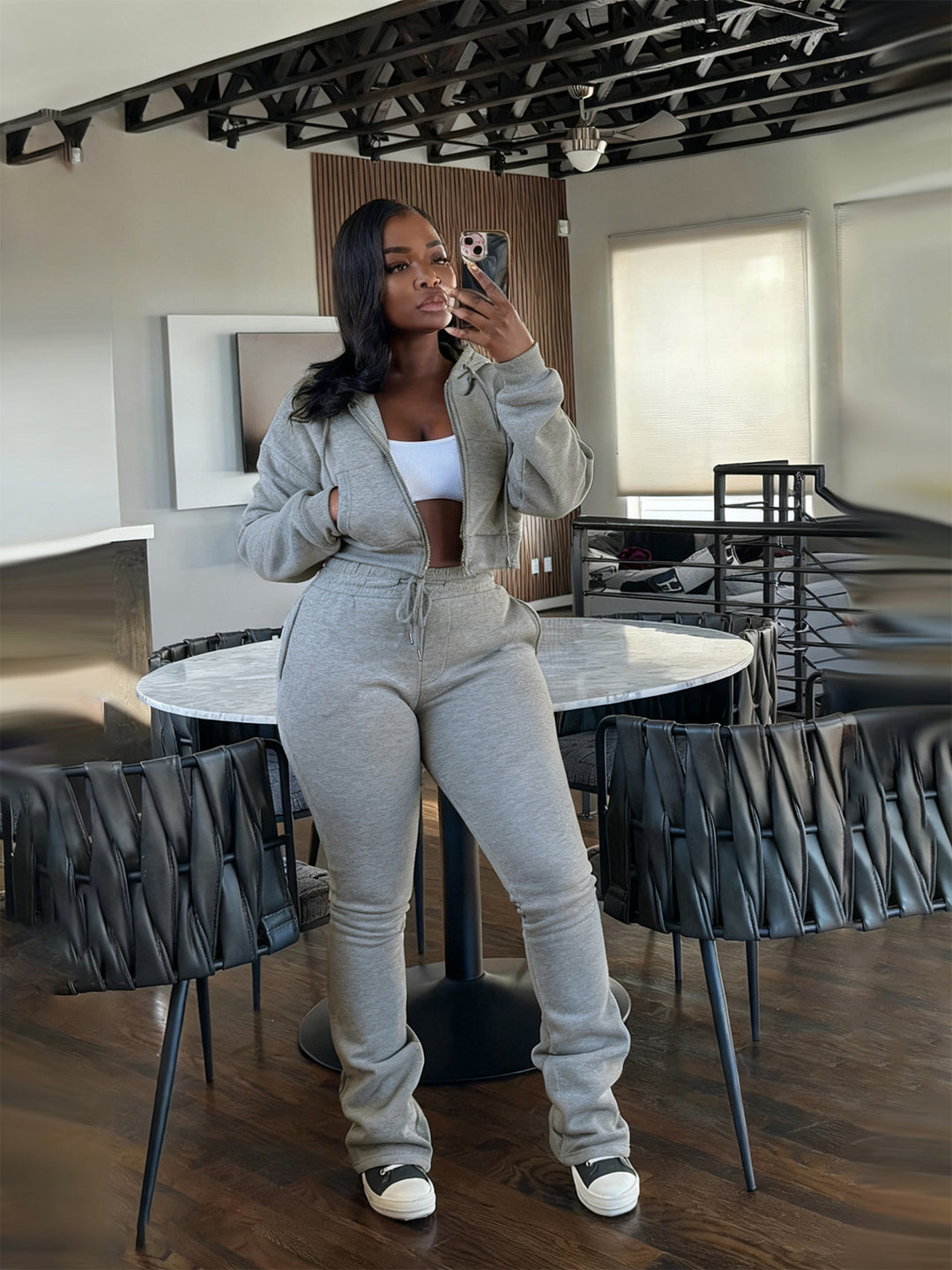 Damen nan kurz geschnittenes Zip-Hoodie und Highwaist-Jogginghose-Set mit Kordelzug und leicht gerafften Knöchelabschlüssen Echo Archiv