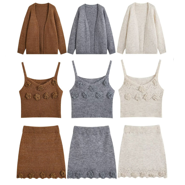 Damen Dreiteiliges Strickset mit offener Cardigan, Spaghettitop mit dreidimensionalen Blüten und tailliertem Rock Echo Archiv