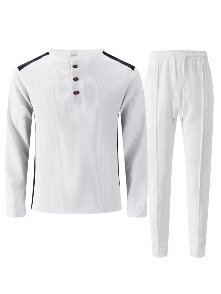 Herren Freizeitanzug mit elegantem Henley-Oberteil und komfortablen Jogginghosen Echoarchiv