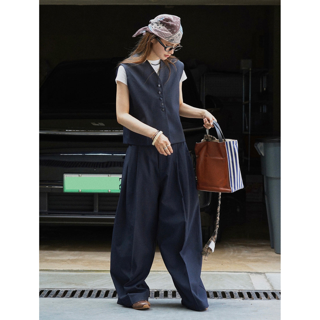 Damen Oversized-Tailoring-Weste mit V-Ausschnitt und durchgehender Knopfleiste Echoarchiv