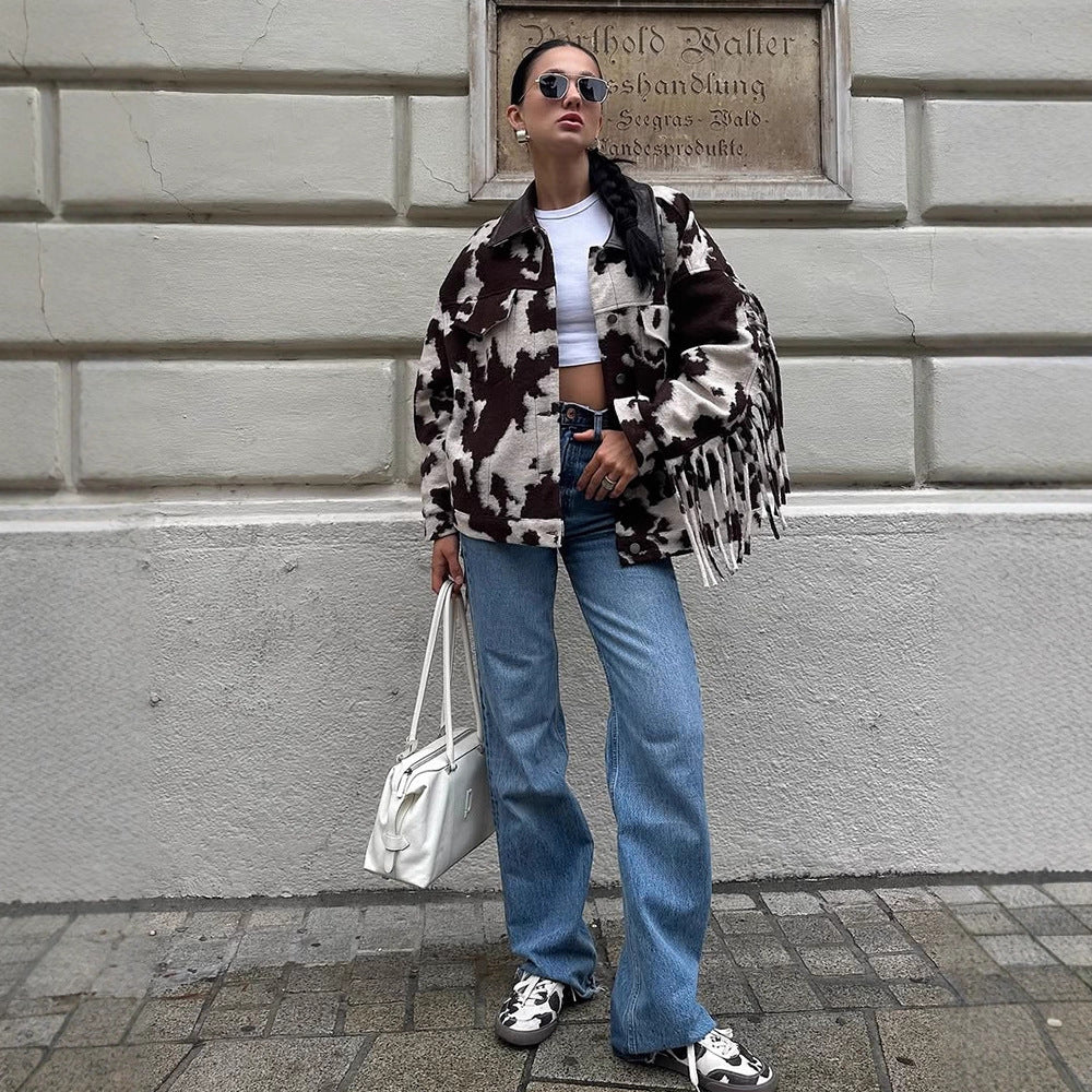 Damen Kurzjacke im Cowprint mit Fransen, Kunstfell‑Optik und Lederkragen Echoarchiv