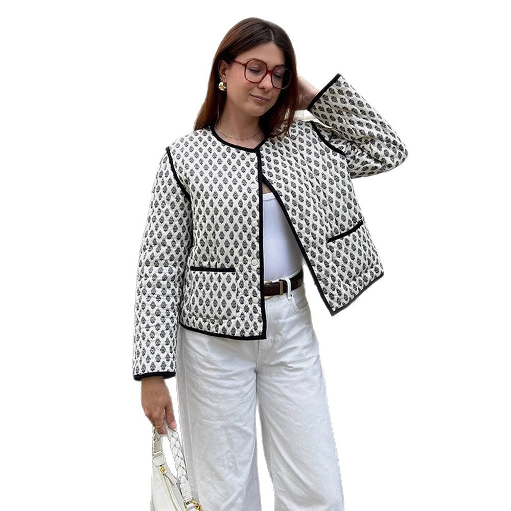 Damen gesteppte Kurzjacke mit Allover-Muster und kontrastierender Paspel Echoarchiv