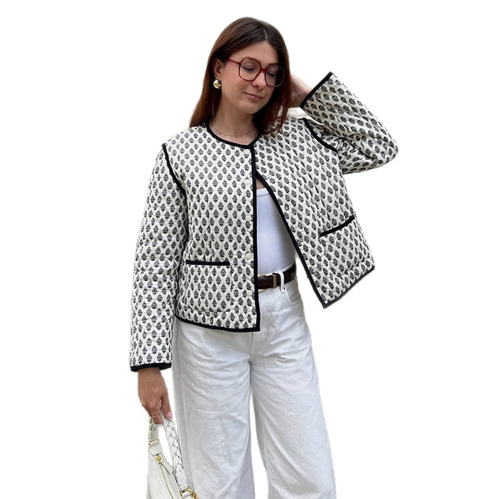 Damen gesteppte Kurzjacke mit Allover-Muster und kontrastierender Paspel Echoarchiv