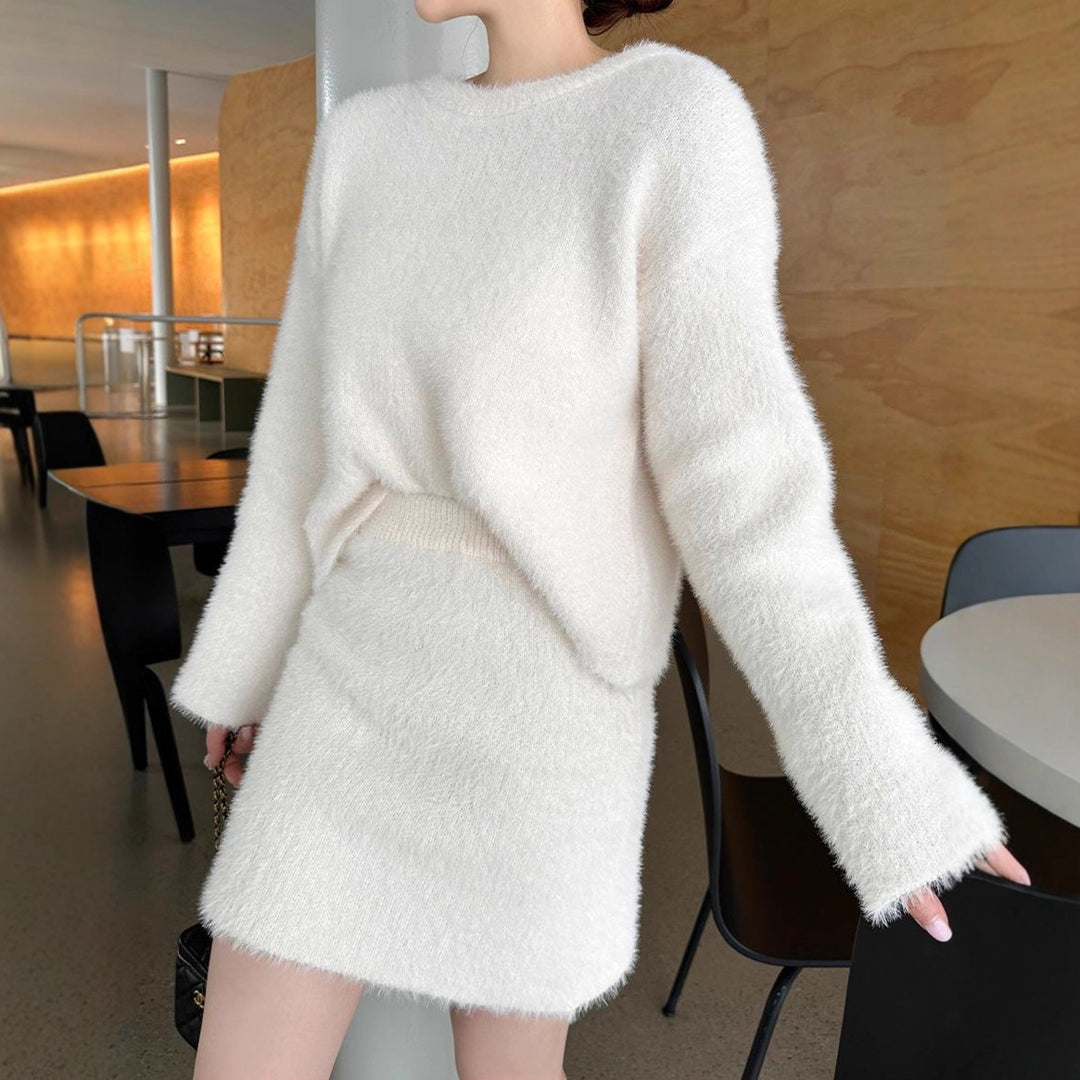 Damen Kuscheliger Flausch-Zweiteiler mit Oversize-Pullover und Minirock – Élanora