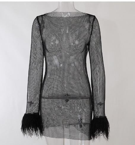 Damen Glitzerndes Minikleid mit schimmernden Pailletten und glamourösen Federärmeln Echo Archiv