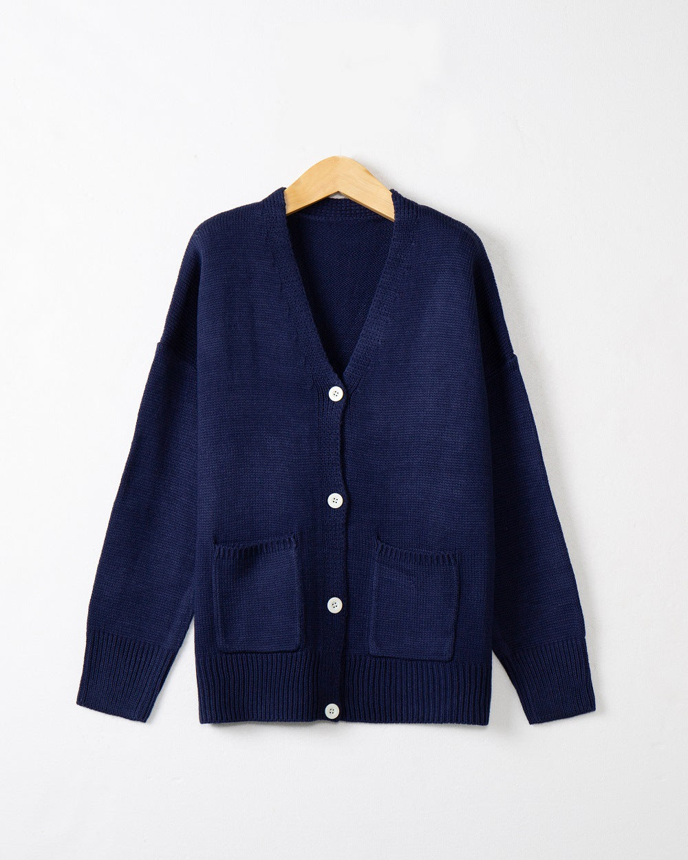 Damen Feiner Oversize-Strickcardigan mit V-Ausschnitt, Knopfleiste und aufgesetzten Eingrifftaschen Echo Archiv