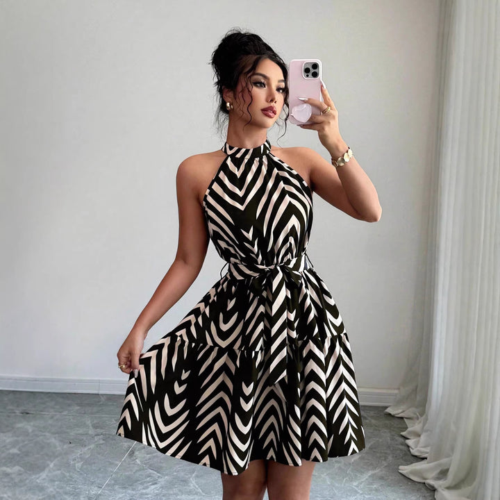 Damen Gestuftes Chiffon‑Sommerkleid mit Neckholder, Taillengürtel und grafischem Print Echo Archiv