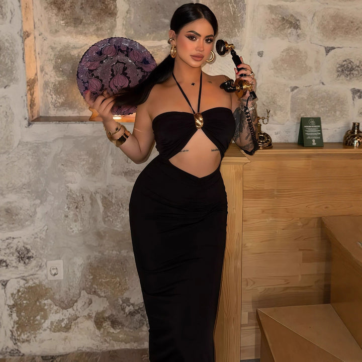 Damen figurbetontes Abendkleid mit schulterfreiem Design und eleganter Drapierung Echo Archiv