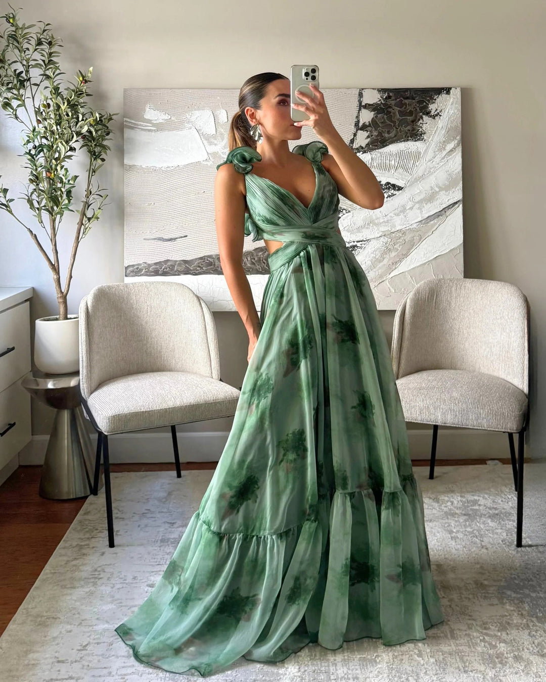 Damen Maxikleid mit luftigen Rüschendetails und ausgefallenem Wickeldesign Echoarchiv