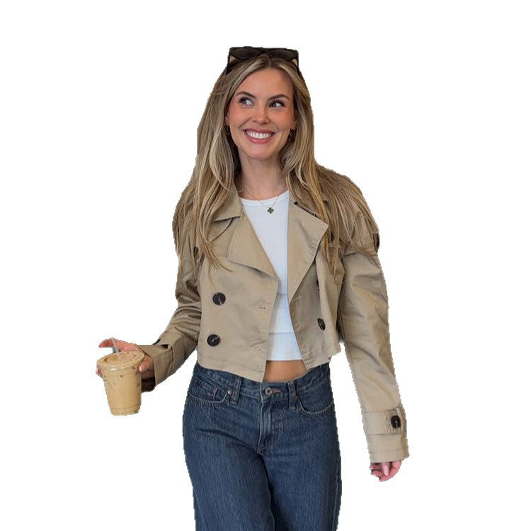Damen Kurzgeschnittener Trench-Blouson mit doppelreihiger Knopfleiste und verkürzter Silhouette Echoarchiv