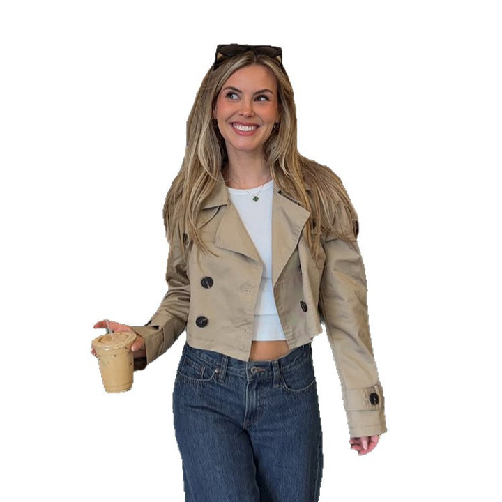 Damen Kurzgeschnittener Trench-Blouson mit doppelreihiger Knopfleiste und verkürzter Silhouette Echoarchiv