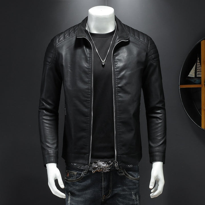 Herren Schlanker Lederimitat‑Blouson mit Stehkragen und gesteppter Schulterpartie Echo Archiv
