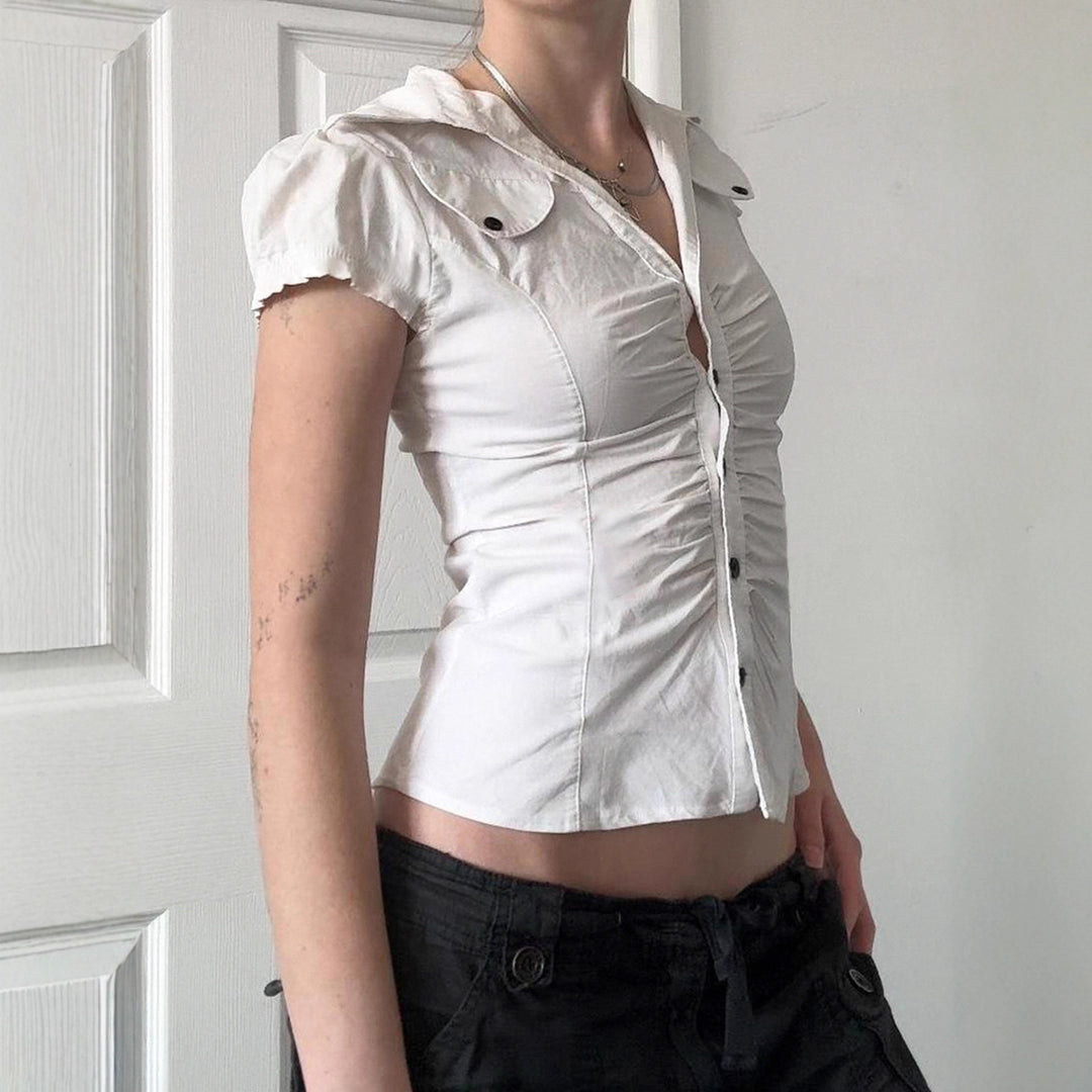 Damen figurbetontes Blusenshirt mit eleganten Rüschendetails und Knopfverschluss Echo Archiv