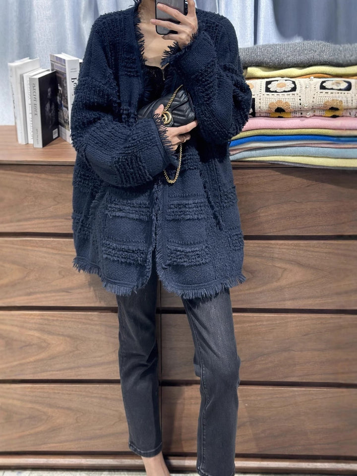 Damen Oversize Strickcardigan mit strukturierter Karomuster‑Optik, Fransen und Eingrifftaschen Echoarchiv