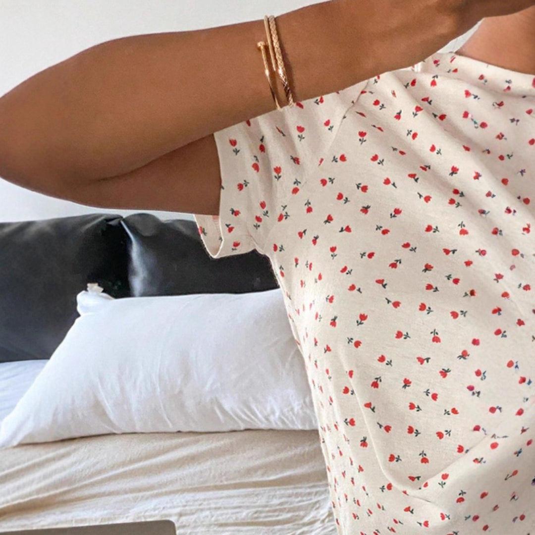 Damen lässiges Schlafanzugset aus atmungsaktivem Baumwollstoff mit zartem Blumendruck Echo Archiv