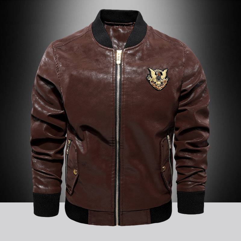 Herren Lederoptik Bomberjacke mit Stickbadge, Rippbündchen und Gold-Details – Brevano