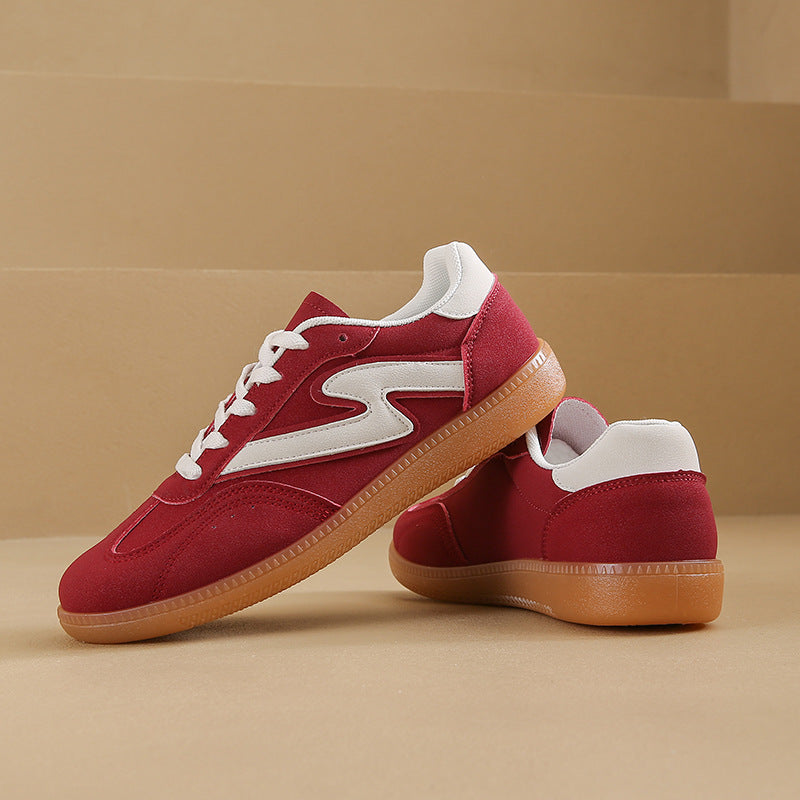 Damen Retro‑Sneaker mit Gumsohle, Kontraststreifen und gepolstertem Komfortfußbett – Névara