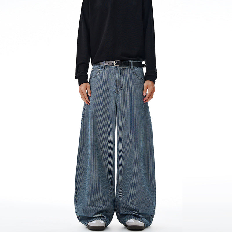 Herren Bodenlange Oversize-Hose mit extrem weitem Bein und feinem Nadelstreifen-Design Echo Archiv