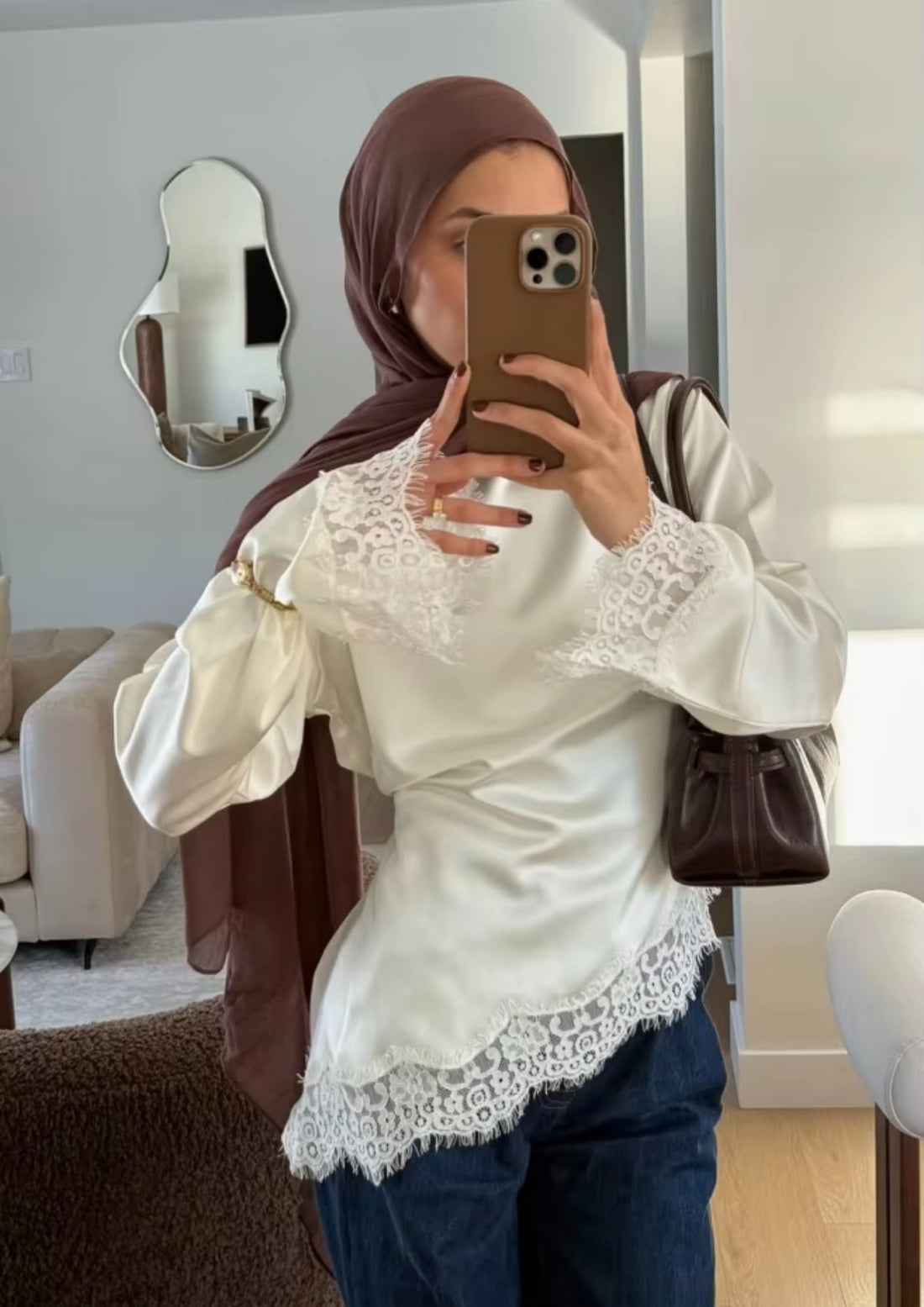 Damen Satinbluse mit Spitzenbesatz, Scallop-Saum und weitem Ärmel Echoarchiv