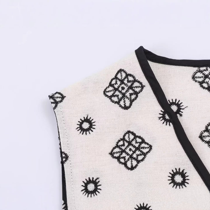 Damen Ärmellose bestickte Weste mit Paisley‑Motiv und Perlmuttknopfleiste Echoarchiv