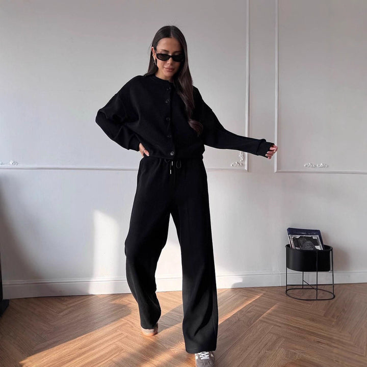 Damen Zweiteiliges Loungewear-Set aus Sweat mit geknöpfter Cropped-Jacke und weiter Kordelzughose – Avérine