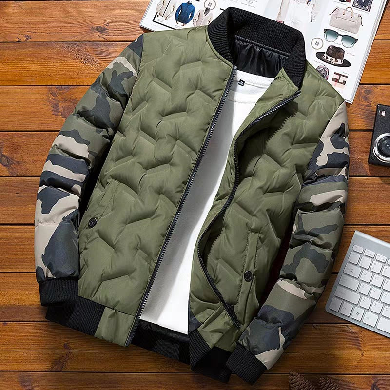 Herren gestepptes Bomberjacke im Army-Camouflage-Mix mit Rippenbündchen und Thermo‑Wattierung – Brevano
