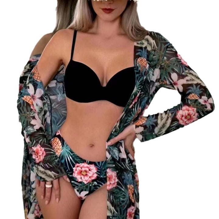 Damen Strand-Bikini mit floralen Verzierungen und elegantem Kimono Echo Archiv