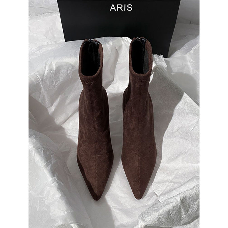 Damen spitz zulaufende Ankle-Boots aus Veloursleder mit sculpted Heel und schmalem Schaft – Varelle