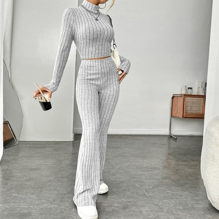 Damen geripptes Strick-Lounge-Set mit Rollkragen-Cropped und weiter Schlaghose – Élanora