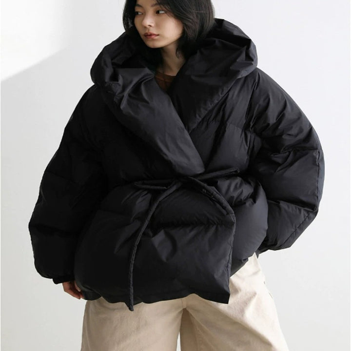 Damen Oversized Stepp-Winterjacke mit XXL-Kapuze und Kordeltaillenband – Célinea