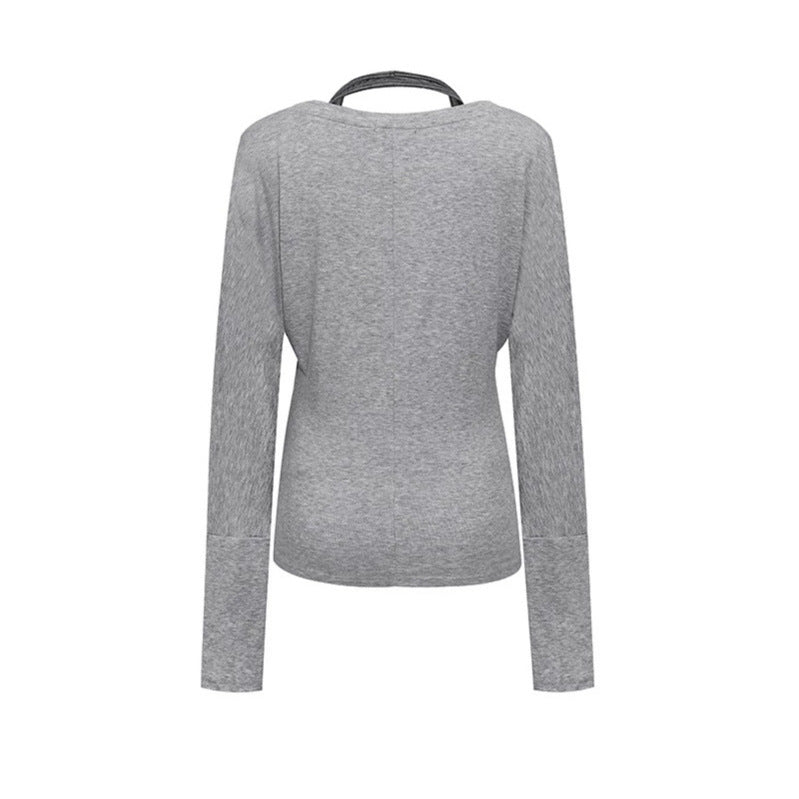 Damen Lagen-Langarmshirt mit tiefem V-Ausschnitt, Neckholder-Innenlayer und seitlichem Script-Print Echoarchiv