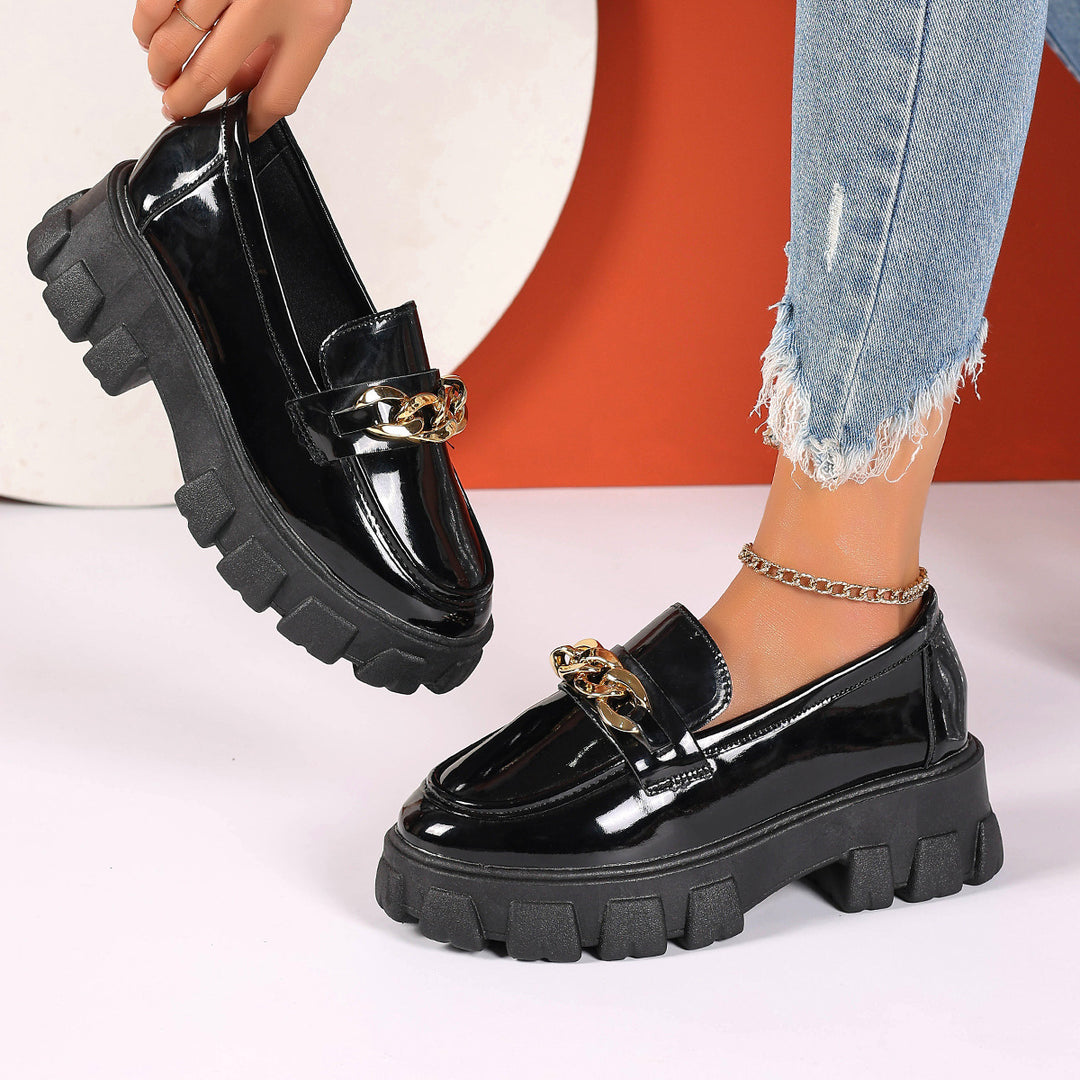 Damen nan trendige Lack-Loafer mit grober Profilsohle und goldener Kettenapplikation Echo Archiv