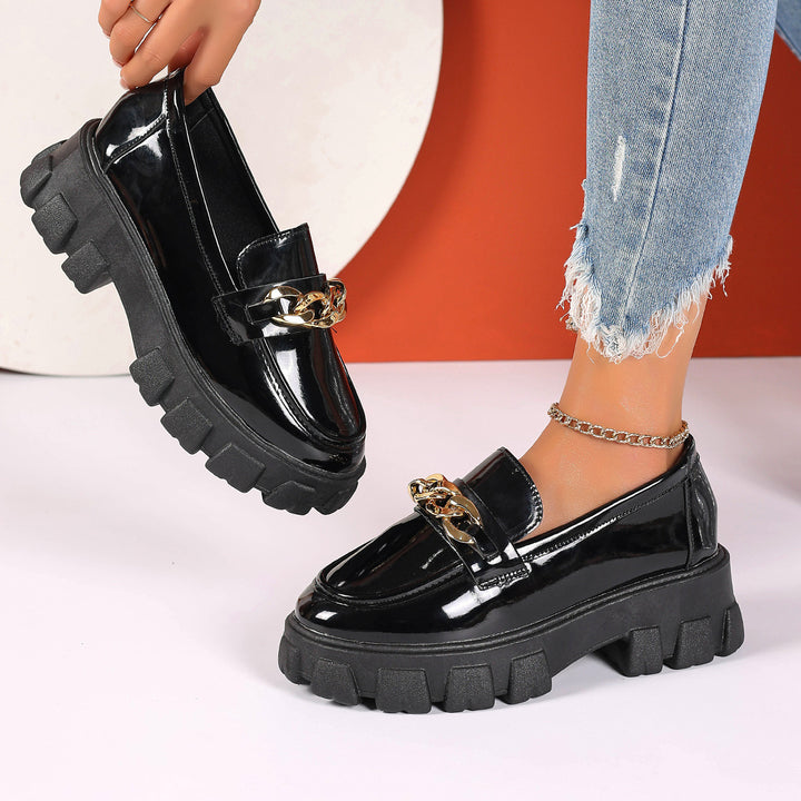 Damen nan trendige Lack-Loafer mit grober Profilsohle und goldener Kettenapplikation Echo Archiv
