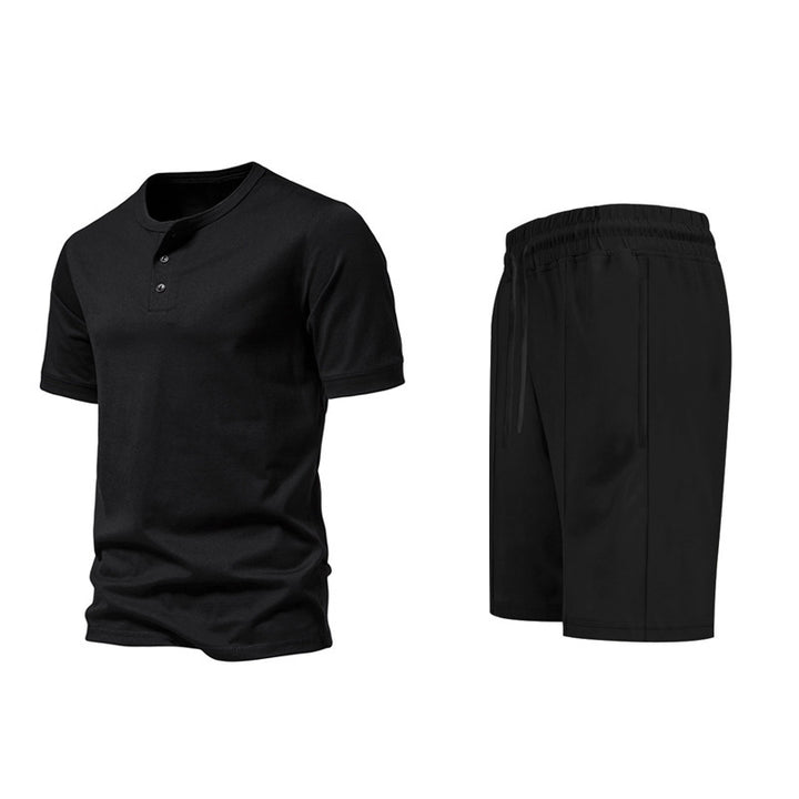Herren sportliches Freizeitset mit knöpfbarem Oberteil und bequemen Shorts Echoarchiv