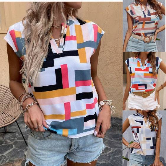 Damen Geometrische Chiffon‑Bluse mit kurzem Cap‑Ärmel und V‑Schlitz Echo Archiv