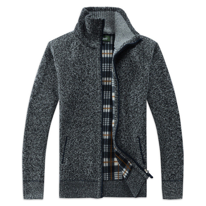 Herren Strickjacke mit hohem Kragen und praktischen Taschen Echoarchiv