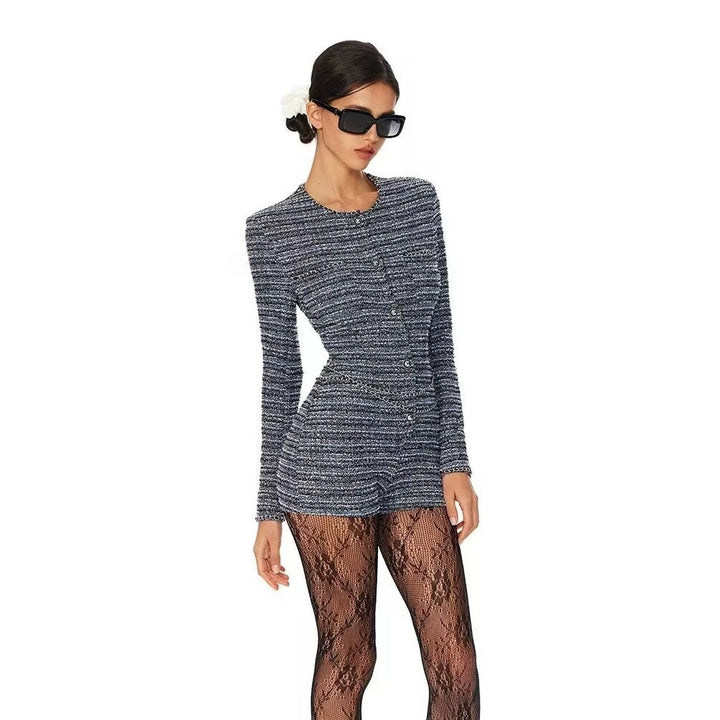 Damen Bouclé-Shorts-Overall mit taillierter Silhouette, Knopfleiste und Zierkette Echoarchiv
