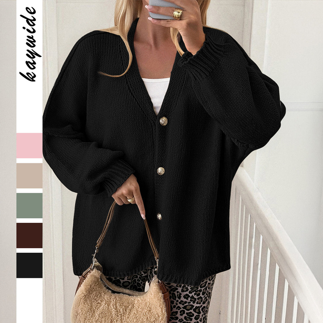 Damen nan Bouclé-Oversize-Cardigan mit tiefem V-Ausschnitt, Kimonoärmeln und goldenen Zierknöpfen Echo Archiv