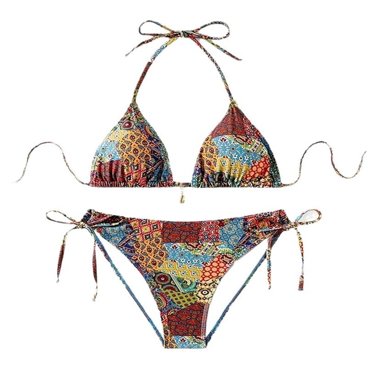Damen Triangel-Bikini mit kreativem Multicolor-Muster und dekorativem Anhänger Echo Archiv