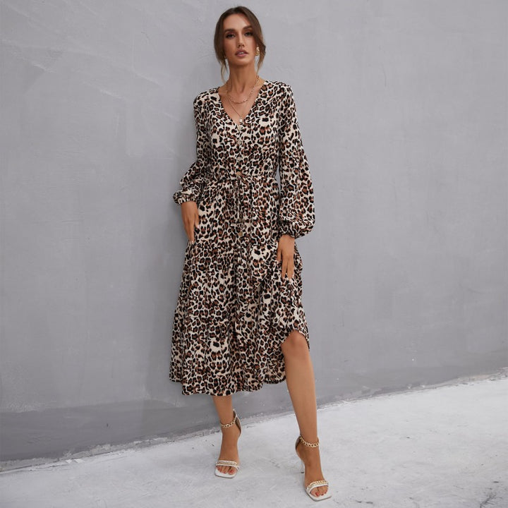 Damen Midikleid im Leo-Print mit V‑Ausschnitt, Knopfleiste, Kordeltaillen und Stufenrock Echoarchiv