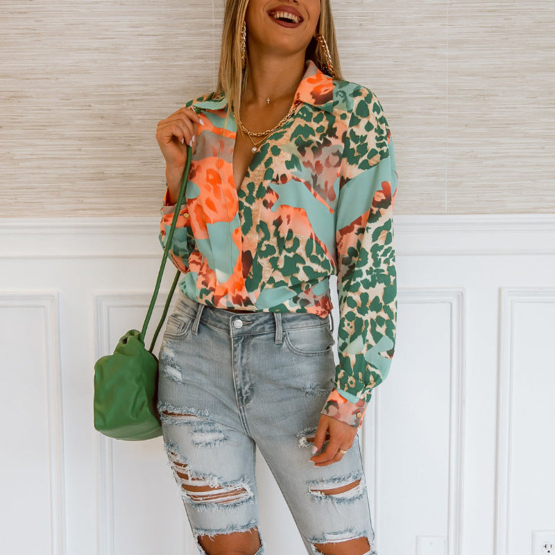 Damen Leichte Chiffon-Bluse mit abstraktem Animal-Mix, Hemdkragen und taillenbündigem Saum – Avérine