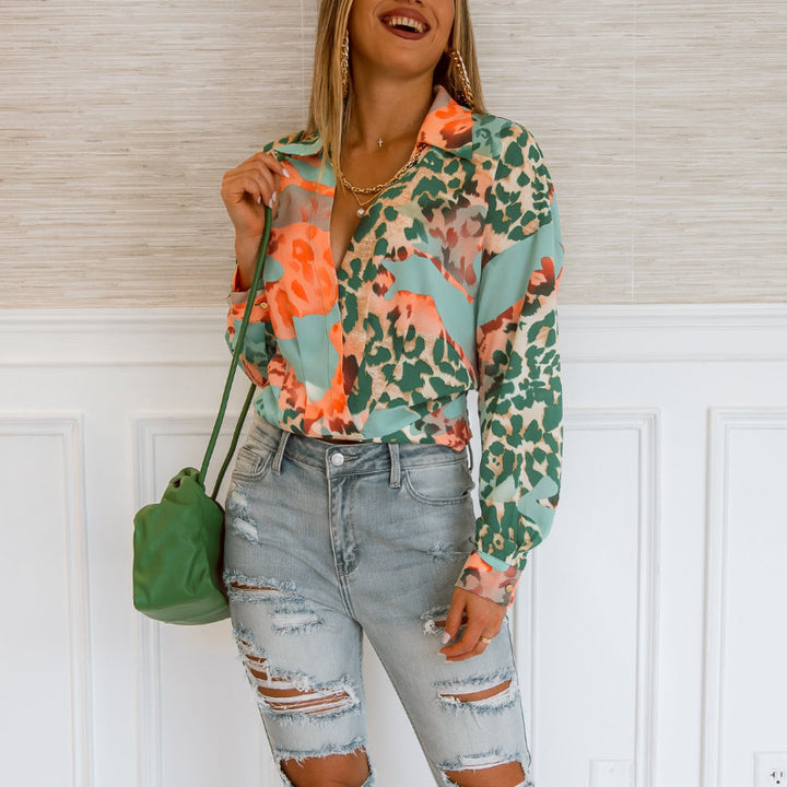 Damen Leichte Chiffon-Bluse mit abstraktem Animal-Mix, Hemdkragen und taillenbündigem Saum – Avérine