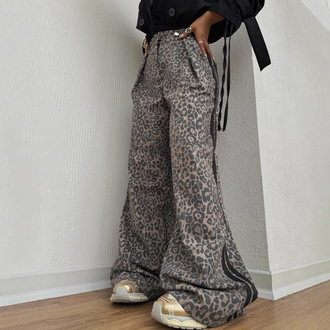 Damen weite Leoparden-Trackpants mit elastischem Bund und seitlichen Kontraststreifen – Avélisse