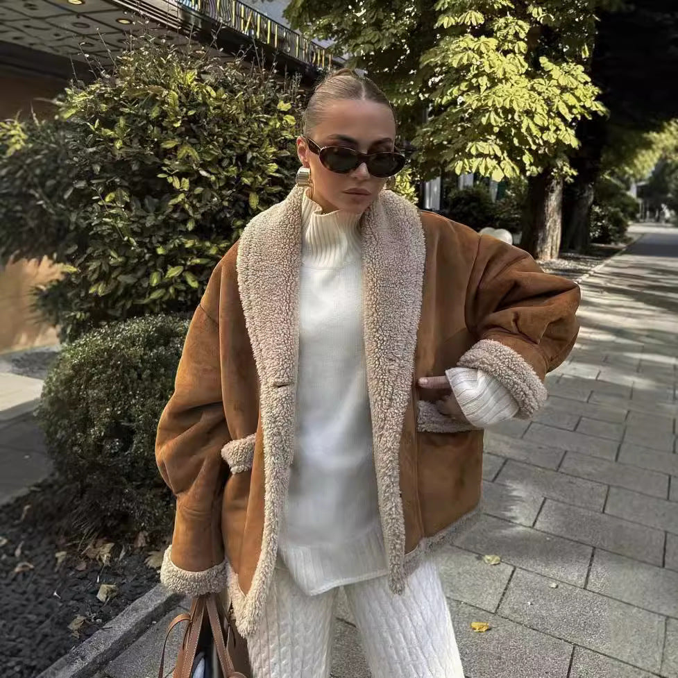 Damen Kurzjacke mit Teddy-Futter, Schalkragen und Oversize-Schnitt Echo Archiv