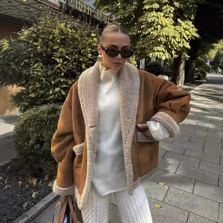 Damen Kurzjacke mit Teddy-Futter, Schalkragen und Oversize-Schnitt Echo Archiv