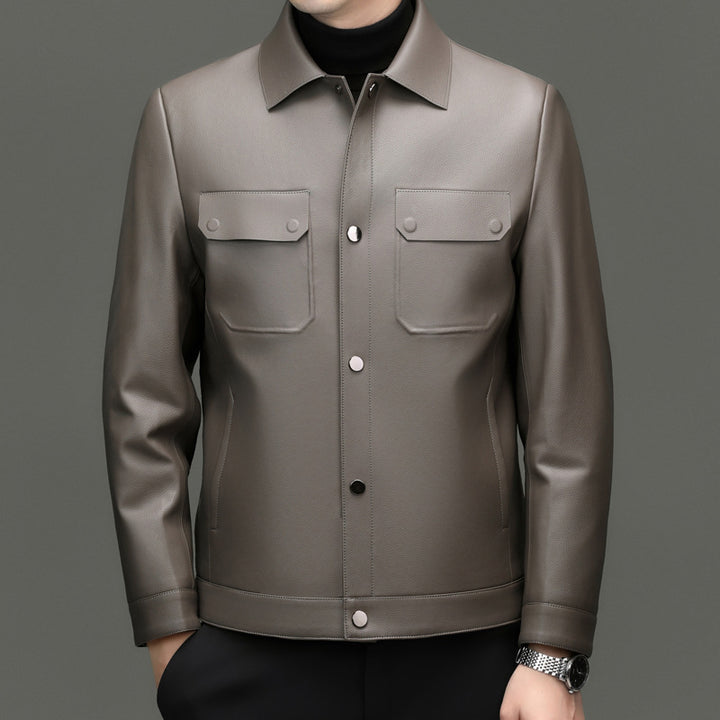 Herren Lederjacke im Shirtstil mit Druckknopfverschluss und aufgesetzten Brusttaschen Echoarchiv