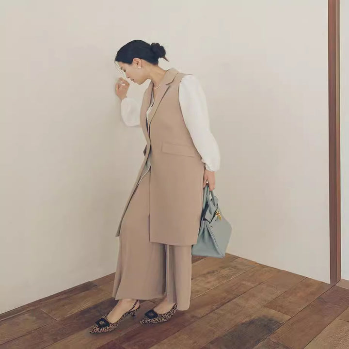 Damen Ärmellose Longweste im Tailoring mit Pattentaschen und einreihiger Knopfleiste Echoarchiv