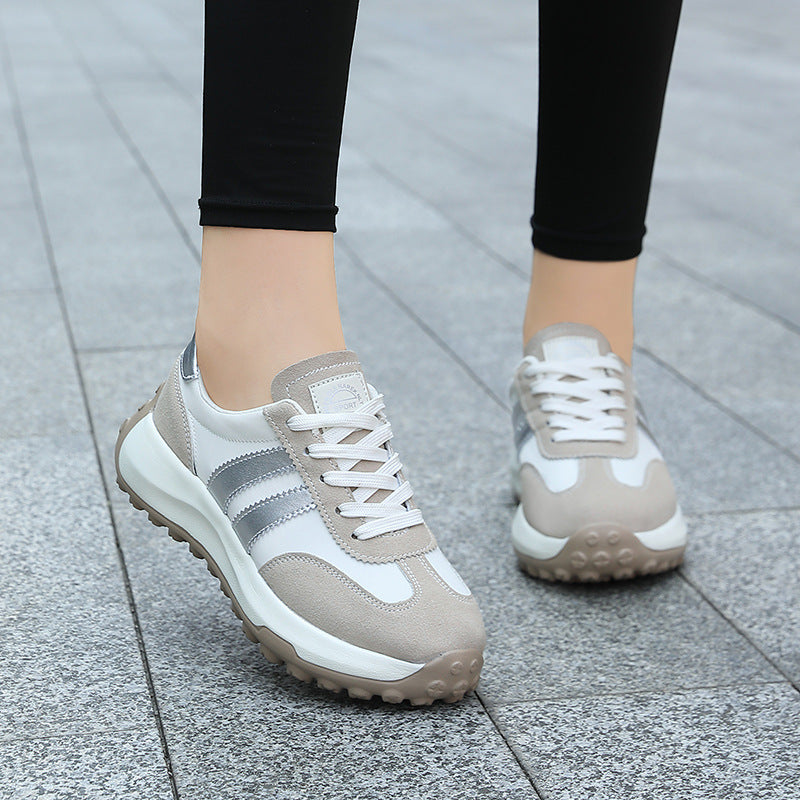 Damen nan retroorientierter City-Sneaker mit grobstolliger Laufsohle, gepolstertem Komfortfußbett und Wildlederbesatz Echo Archiv