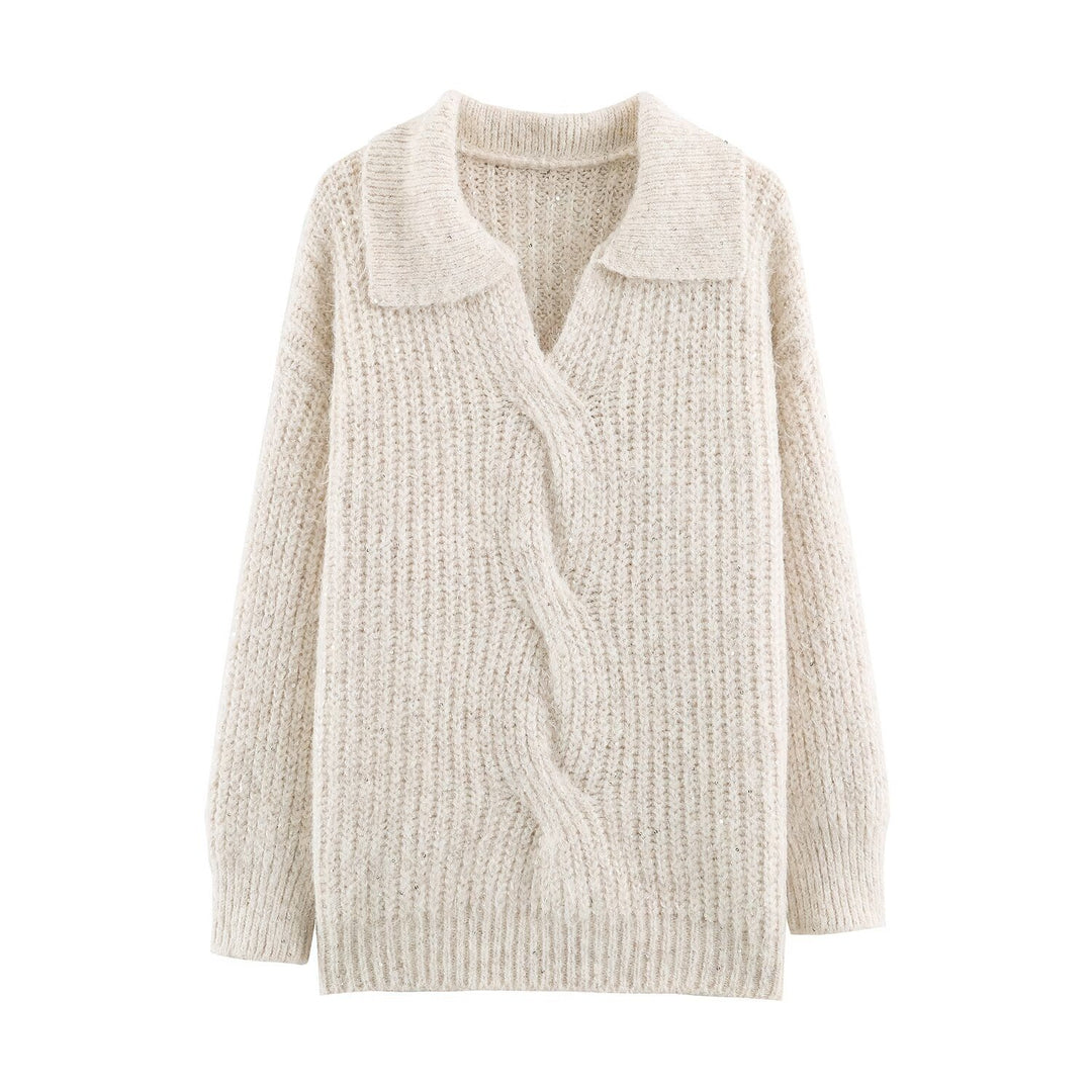 Damen Grobgestrickter Pullover mit weitem Reverskragen und Paillettenbesatz Echoarchiv