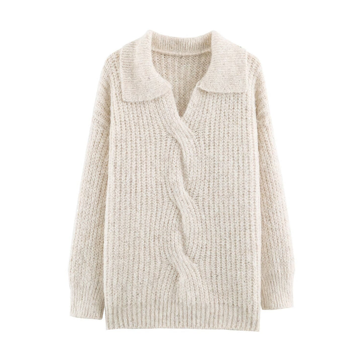 Damen Grobgestrickter Pullover mit weitem Reverskragen und Paillettenbesatz Echoarchiv